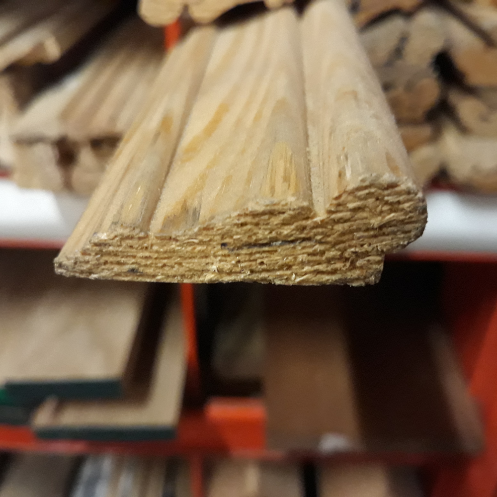 Image of DEC6038  15 x 42 x 2400mm Pine Picture Rail