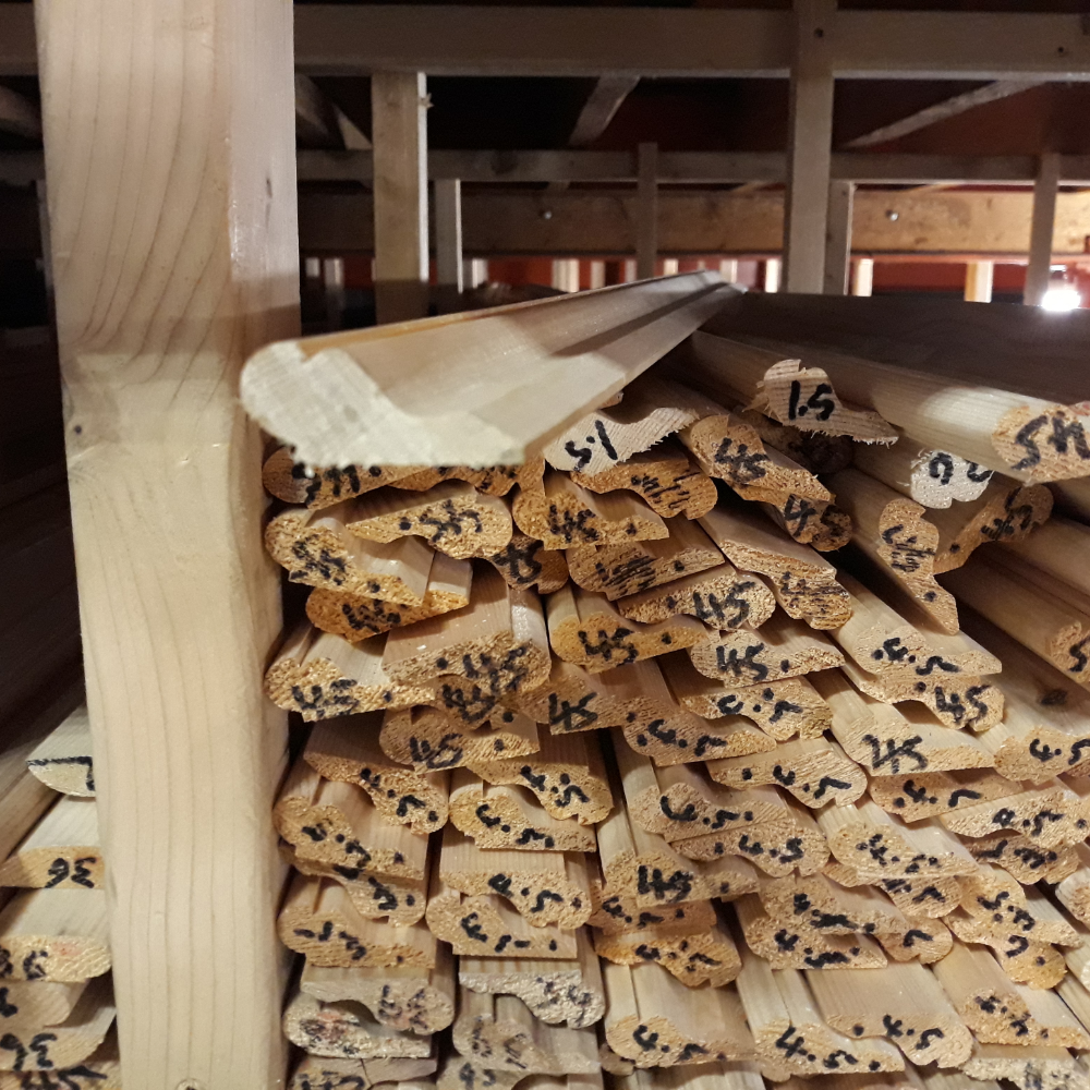 Image of 25 x 50mm Ogee Picture Rail  PEFC